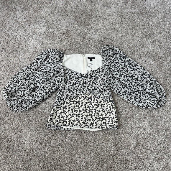 Express Balloon Sleeve Blouse - Picture 7 of 15